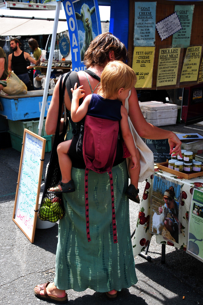 Women Dominate Farmers Market Shoppers